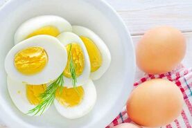 خواص زرده و سفیده تخم مرغ | کالری تخم مرغ و اینکه آیا باعث اضافه وزن می شود یا نه؟


