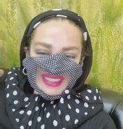 استایل خاص بهاره رهنما با دامن گل گلی و شال دو متری | بهاره خانم با این عکس دوباره سر زبان افتاد!