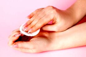 روش های خانگی و طبیعی برای پاک کردن لاک بدون استون

