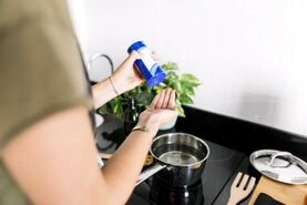 خواص و فواید قابل توجه نوشیدن آب نمک با معده خالی
