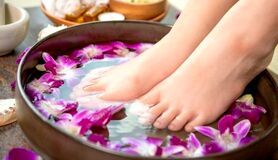 فواید گذاشتن پا در آب گرم