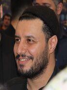 سلفی جواد عزتی با طرفدارانش | حضور جواد عزتی در اکران مردمی 
