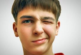 تمام علل و علائم انواع تیک عصبی + راه درمان دارویی و خانگی تیک
