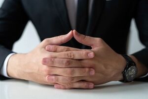  تست شخصیت شناسی | شخصیت شناسی جالب از مدل داخل هم بردن انگشتان دست 